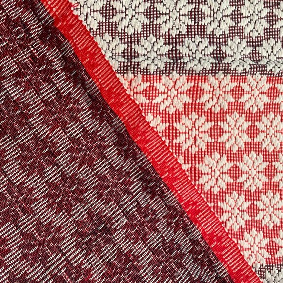 Inabel bed or table runner, Burgundy/ red from the Philippines - Picture 4 of 5